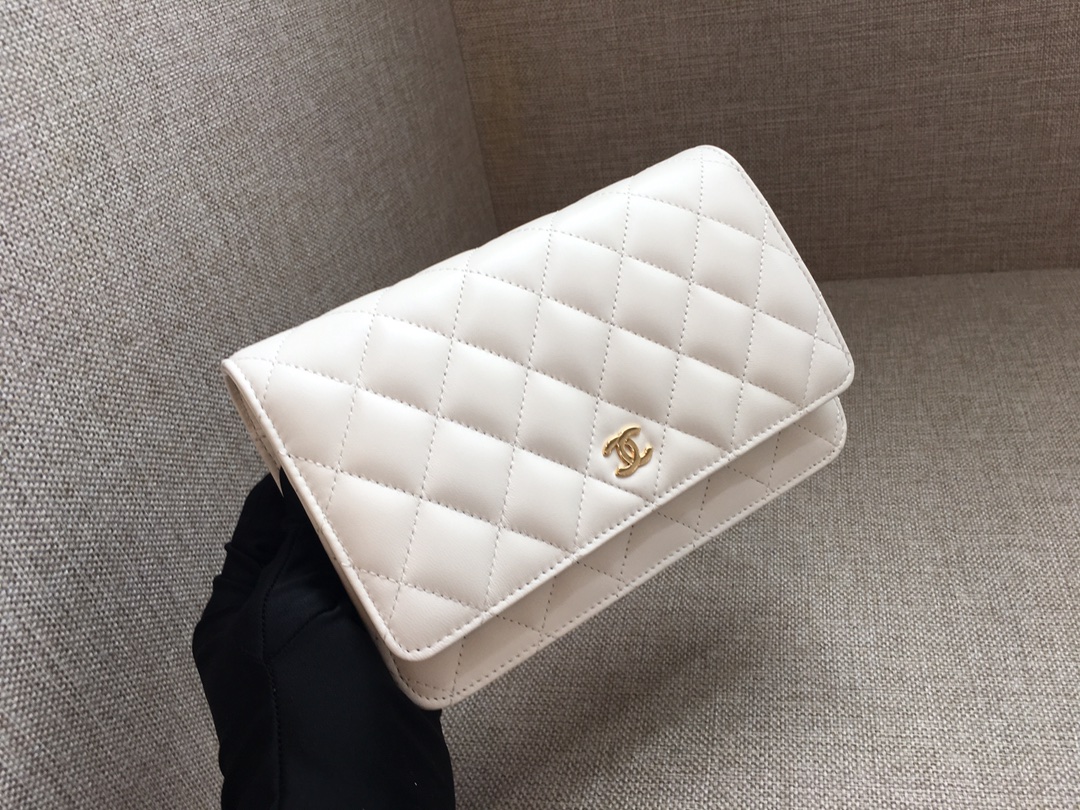 Lambskin Wallet On Chain Shoulder Bag A33814 White/Gold